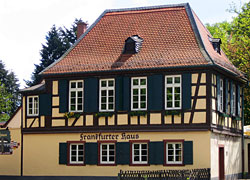 Beispiel für Restaurierung, Sanierung, Denkmalpflege der vav Fischer-Bumiller G.b.R. Frankfurt am Main. Frankfurter Haus in Neu-Isenburg in Farbe.